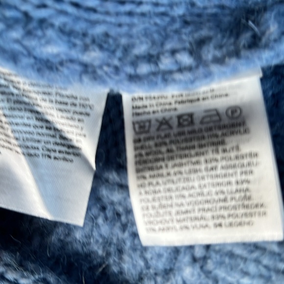 Cropped Cable knit sweater light blue sized small wool blend sweater vneck - Picture 7 of 9